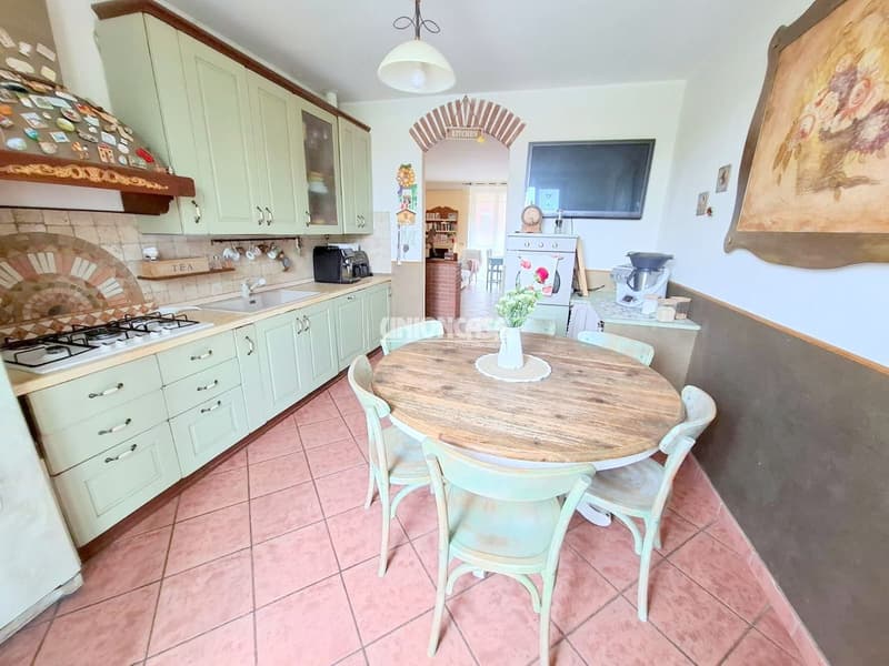 Apartment with 3.5 rooms, balcony and garage in Malnate (16)