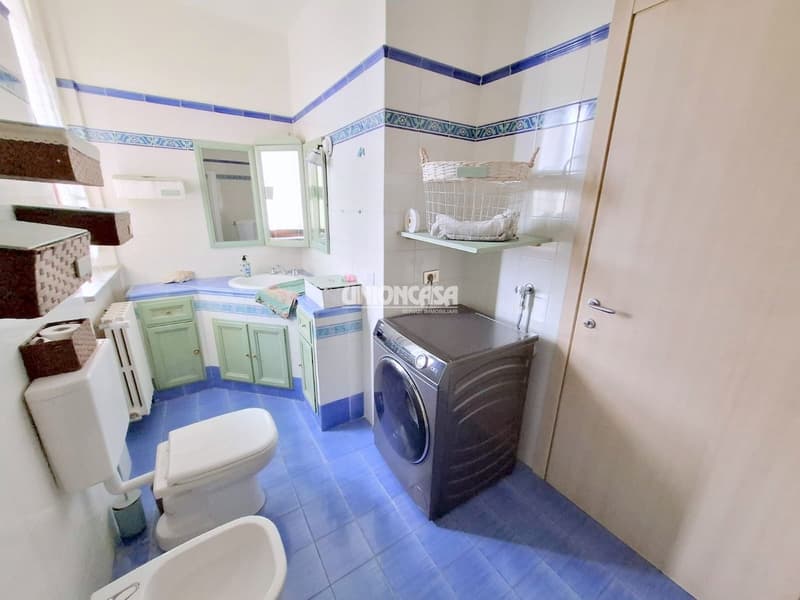 Apartment with 3.5 rooms, balcony and garage in Malnate (27)