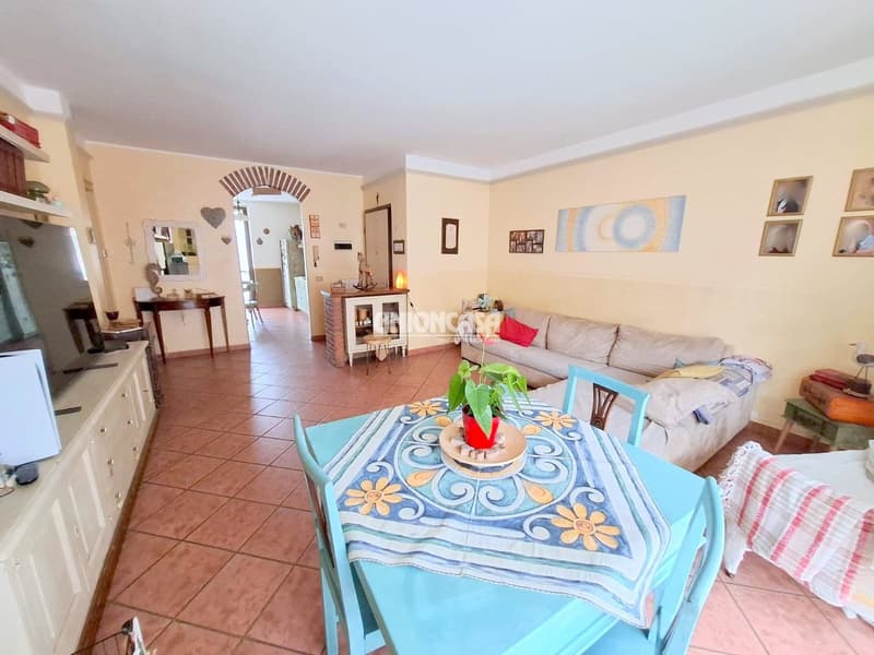 Apartment with 3.5 rooms, balcony and garage in Malnate (7)