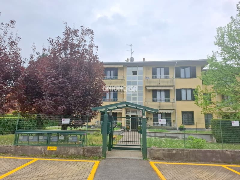 Apartment with 3.5 rooms, balcony and garage in Malnate (2)