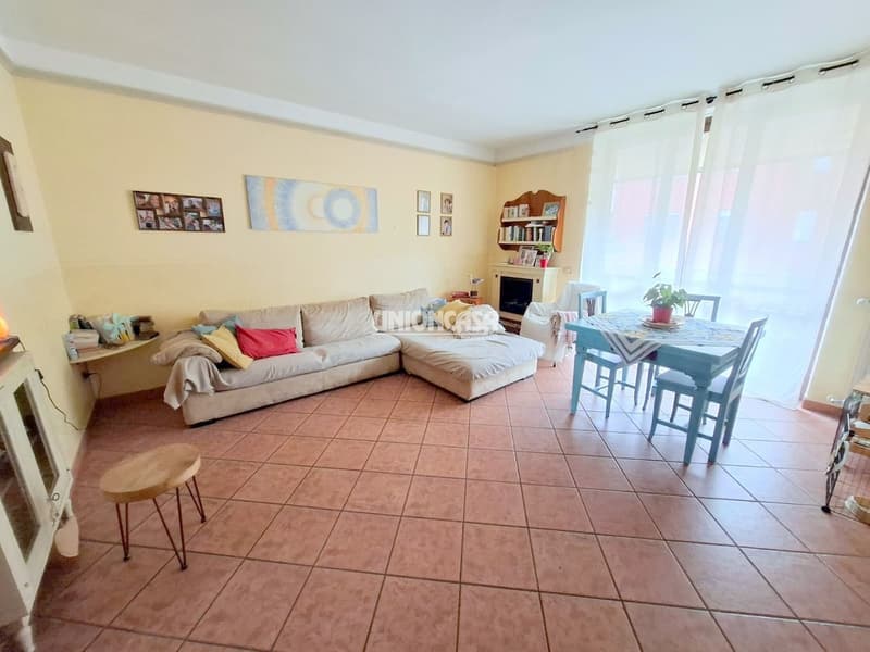 Apartment with 3.5 rooms, balcony and garage in Malnate (11)