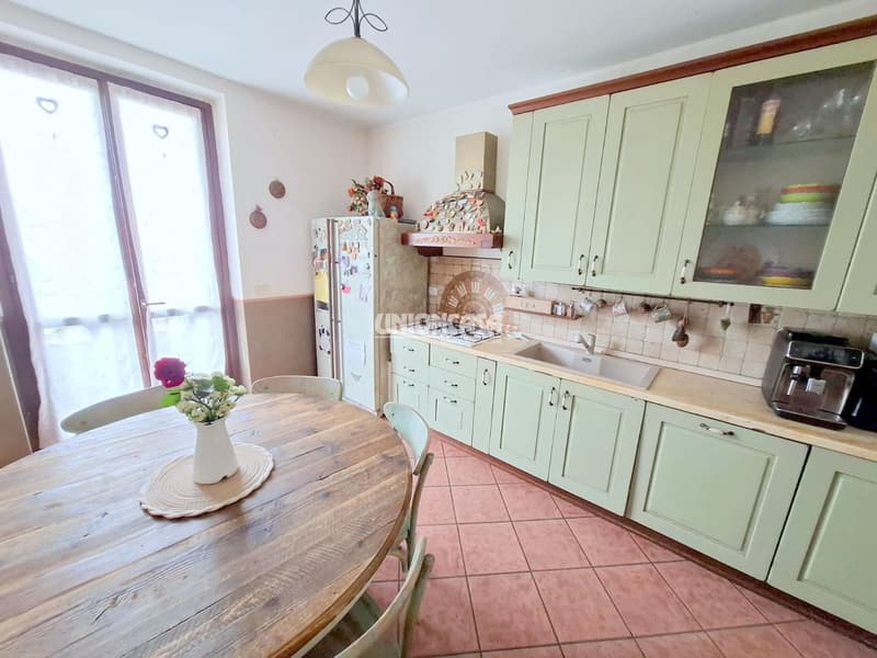 Apartment with 3.5 rooms, balcony and garage in Malnate (18)