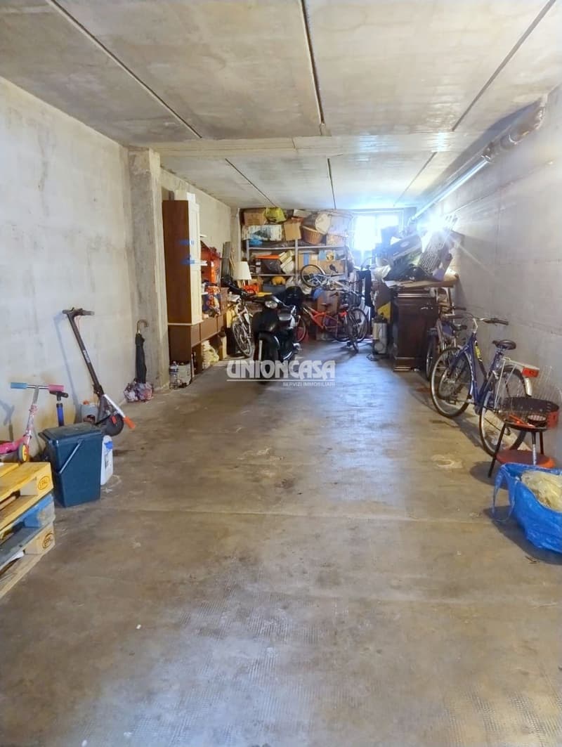 Apartment with 3.5 rooms, balcony and garage in Malnate (31)