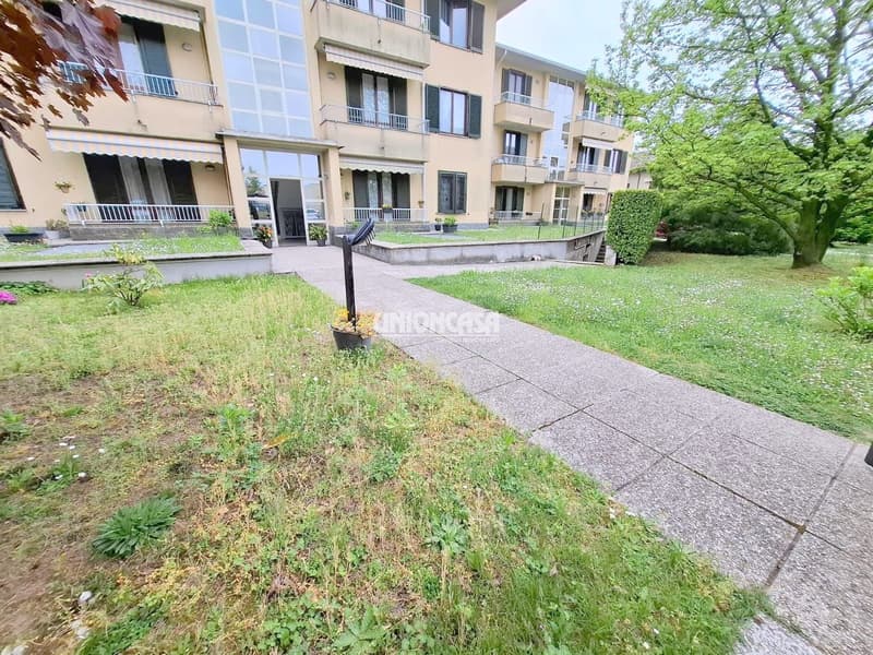 Apartment with 3.5 rooms, balcony and garage in Malnate (4)