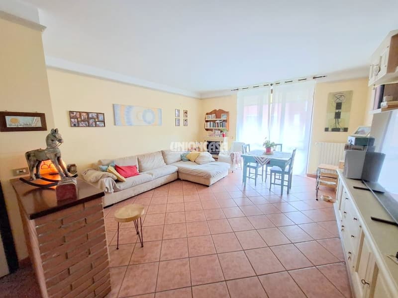 Apartment with 3.5 rooms, balcony and garage in Malnate (6)