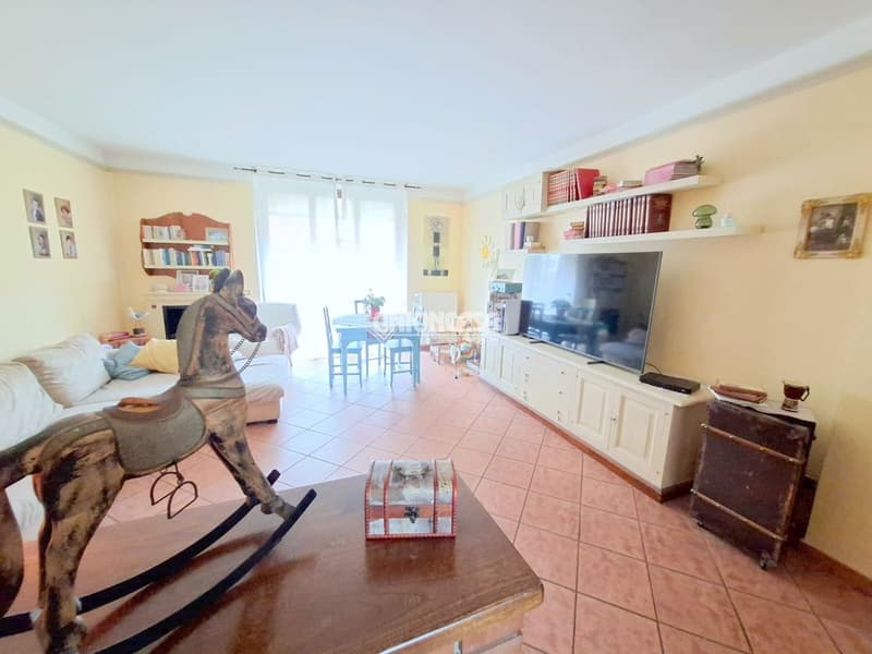 Apartment with 3.5 rooms, balcony and garage in Malnate (12)