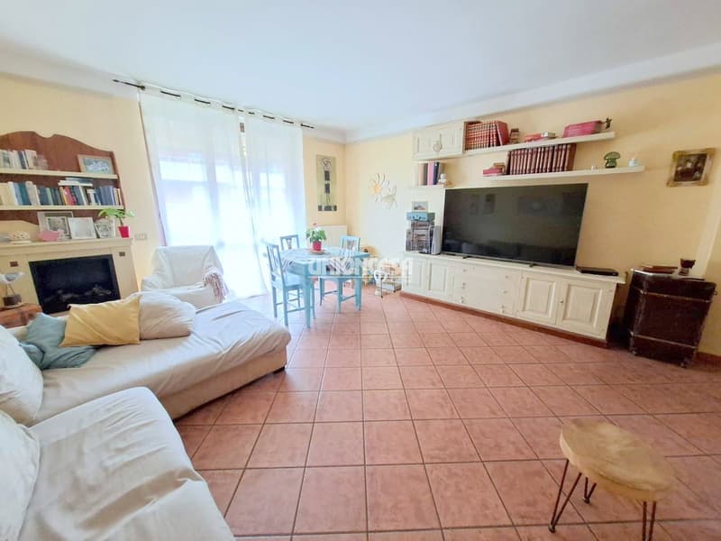 Apartment with 3.5 rooms, balcony and garage in Malnate (15)
