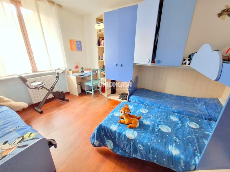 Apartment with 3.5 rooms, balcony and garage in Malnate (29)