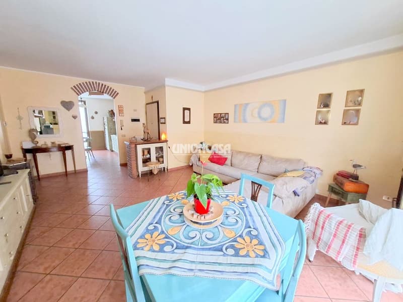 Apartment with 3.5 rooms, balcony and garage in Malnate (8)