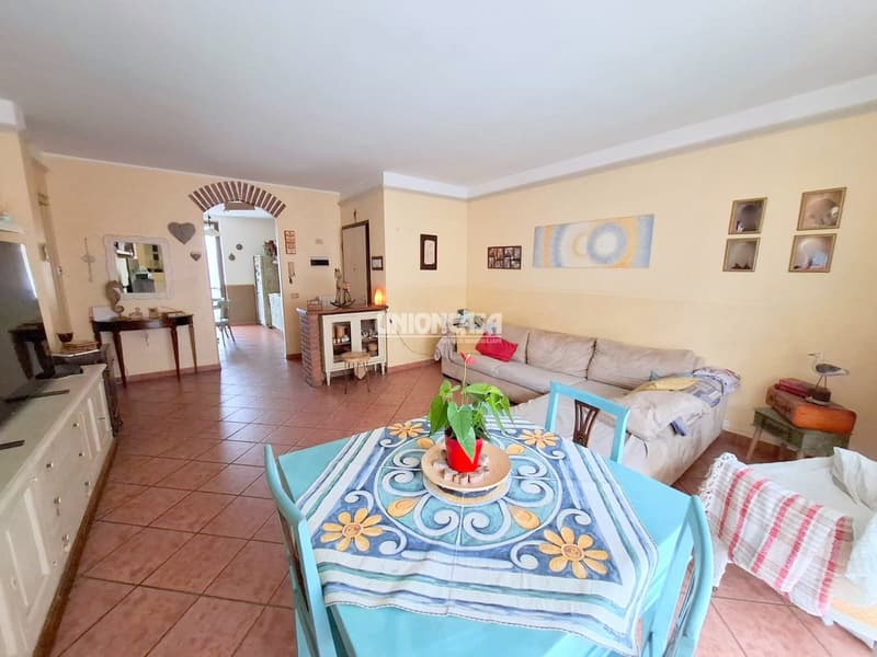Apartment with 3.5 rooms, balcony and garage in Malnate (9)