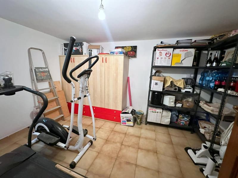 Charming single villa in Vedano Olona (25)