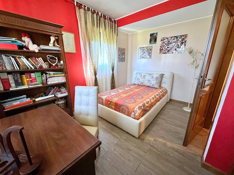 Charming single villa in Vedano Olona (18)