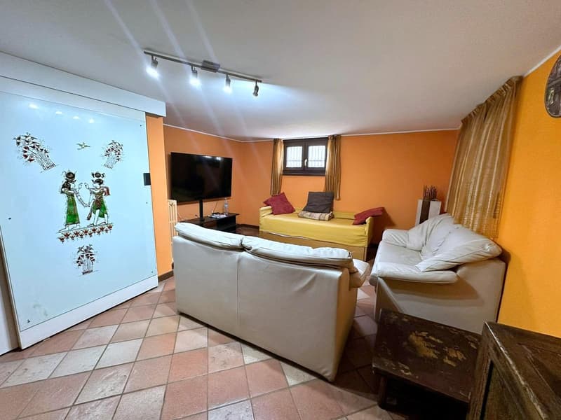 Charming single villa in Vedano Olona (23)