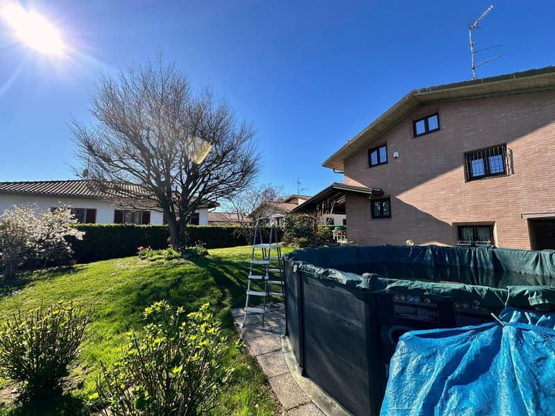Charming single villa in Vedano Olona (5)