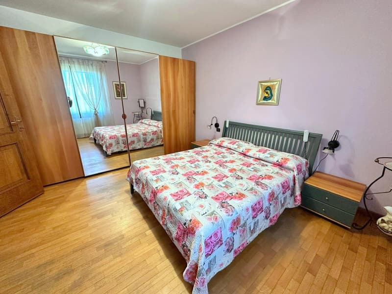 Charming single villa in Vedano Olona (17)