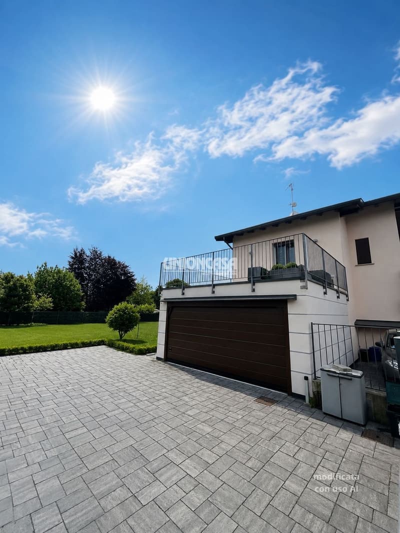 Independent Villa with Garden in Concagno – 4 Rooms, Modern and Quiet (26)
