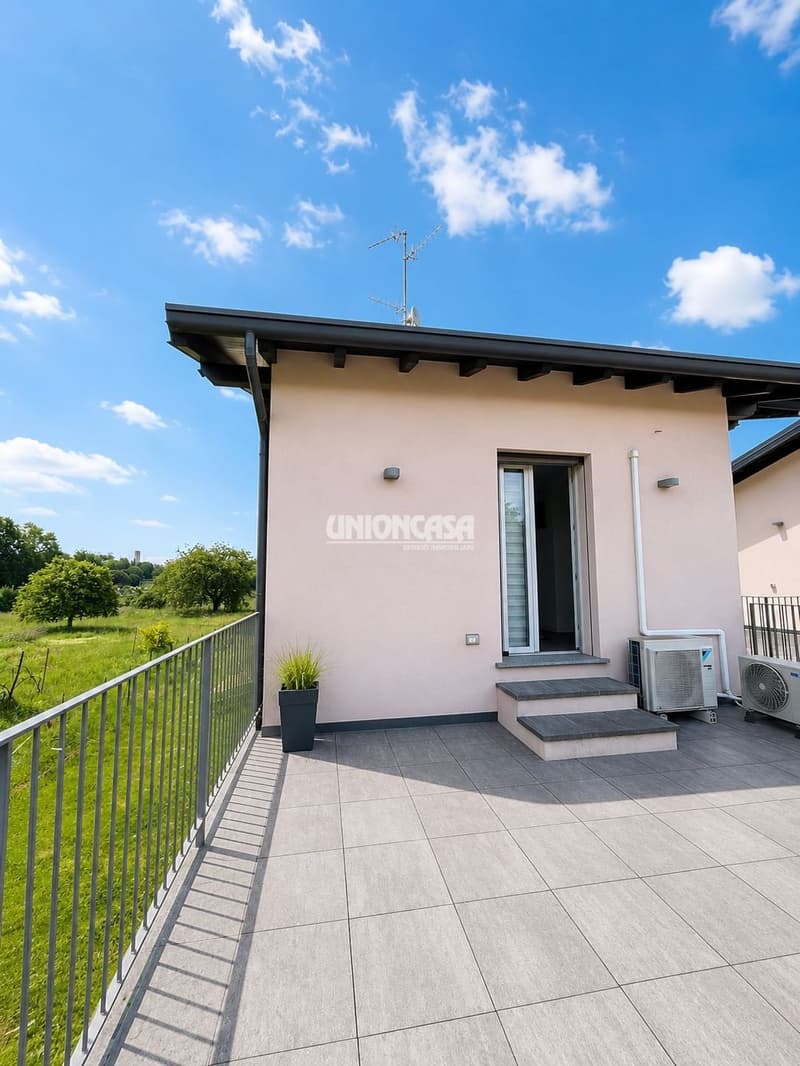 Independent Villa with Garden in Concagno – 4 Rooms, Modern and Quiet (24)
