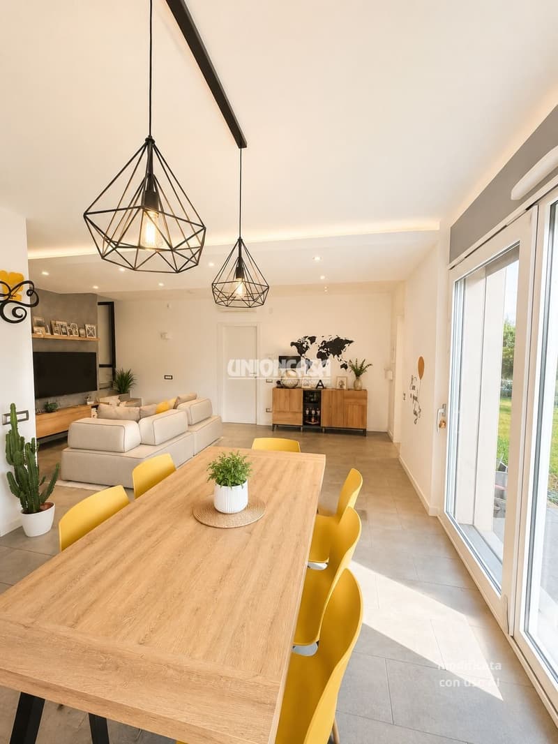 Independent Villa with Garden in Concagno – 4 Rooms, Modern and Quiet (9)