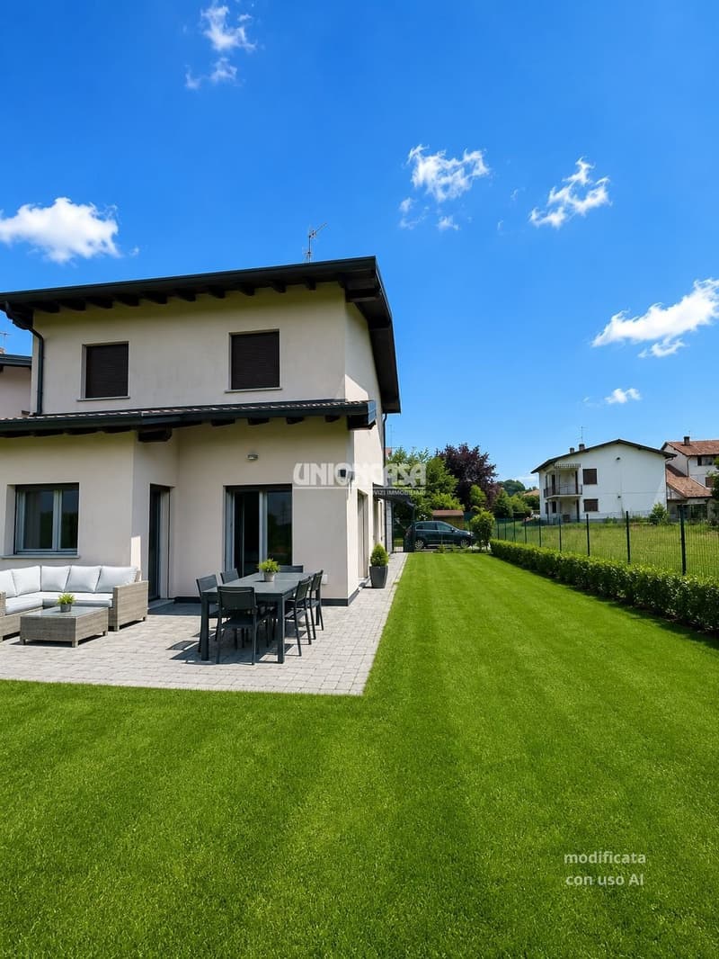 Independent Villa with Garden in Concagno – 4 Rooms, Modern and Quiet (2)