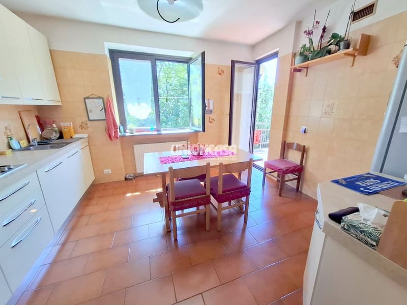 Einfamilienhaus mit Garten und Garage in Bizzarone (15)