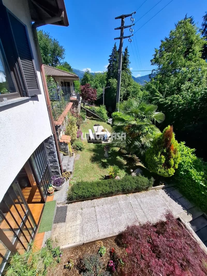 Einfamilienhaus mit Garten und Garage in Bizzarone (7)