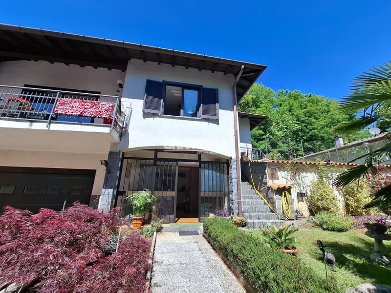 Einfamilienhaus mit Garten und Garage in Bizzarone (8)