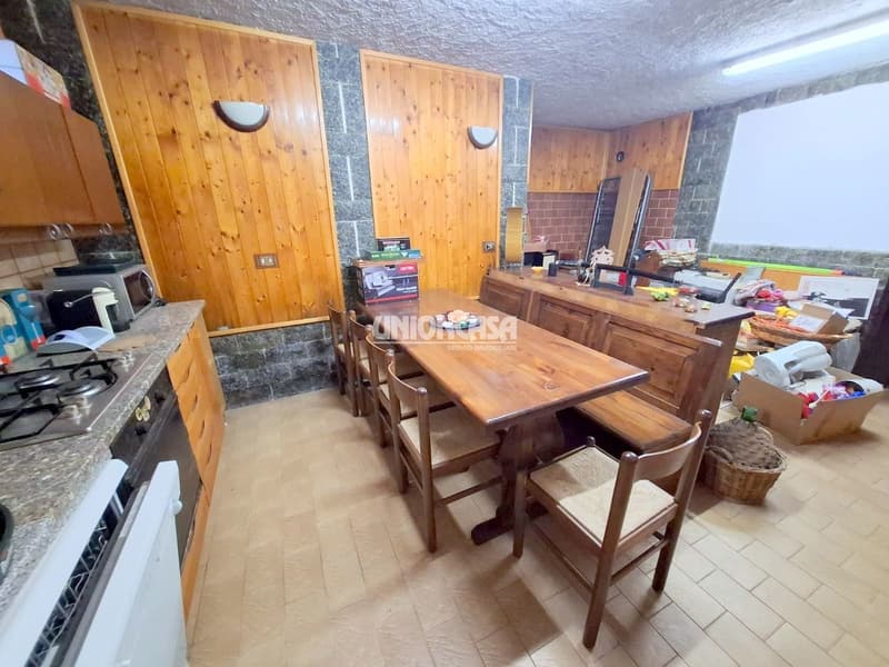 Einfamilienhaus mit Garten und Garage in Bizzarone (21)