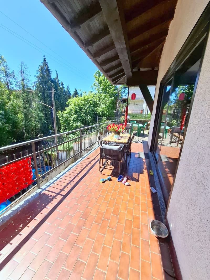 Einfamilienhaus mit Garten und Garage in Bizzarone (13)