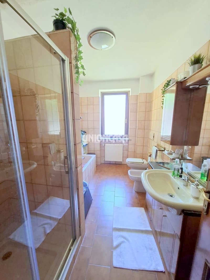 Einfamilienhaus mit Garten und Garage in Bizzarone (17)