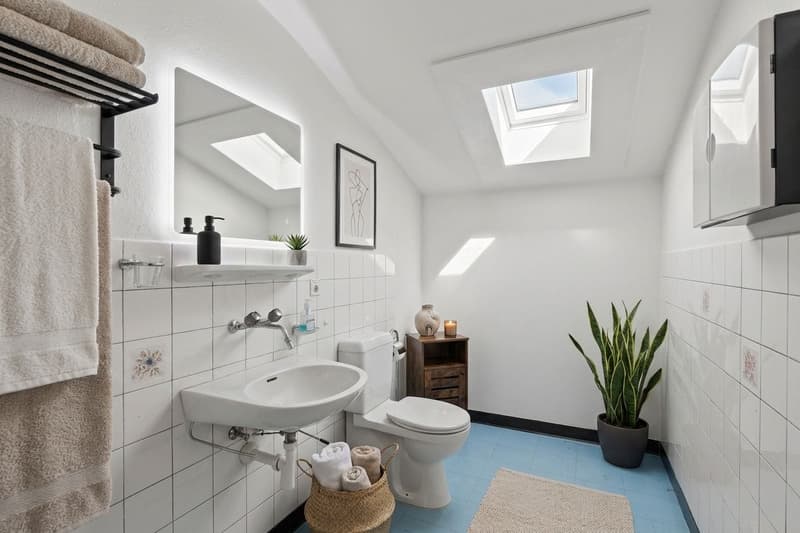 House with substance & potential - plenty of space for your ideas (8)