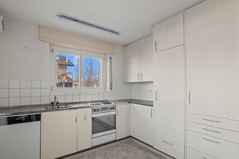 House with substance & potential - plenty of space for your ideas (10)