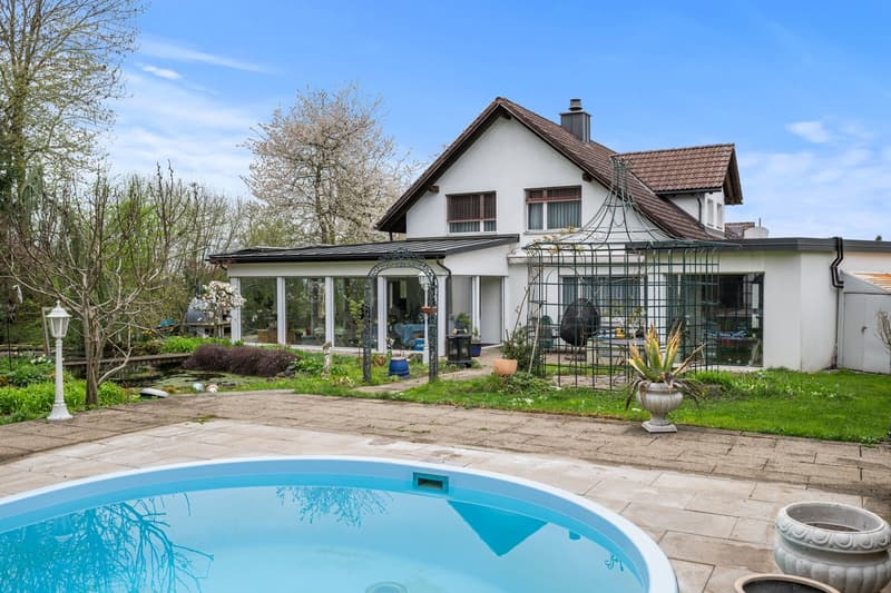 Maison de famille exclusive et extrêmement spacieuse de 8½ pièces avec annexe (2)