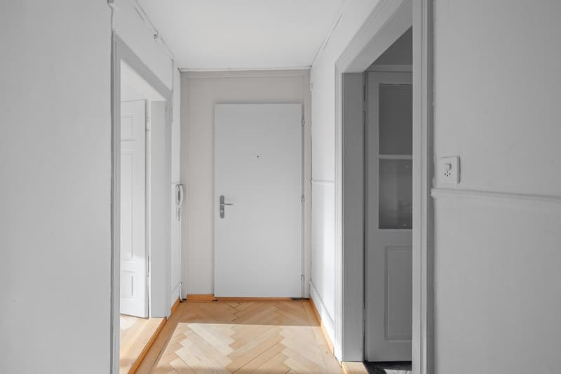 Sunny attic apartment with charming old-building flair (4)