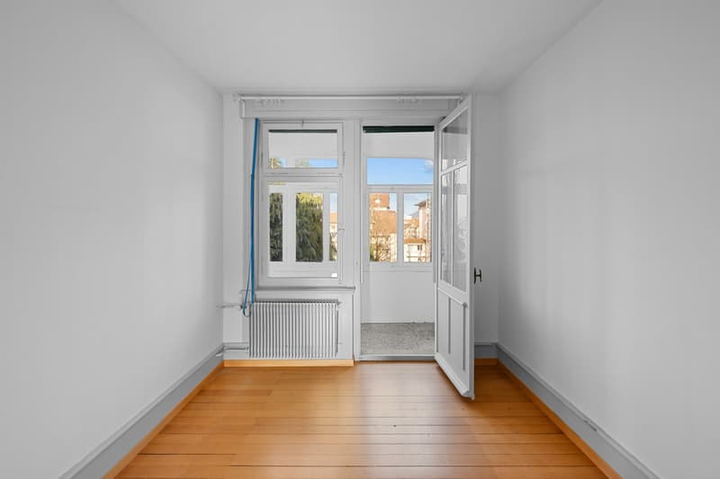 Sunny attic apartment with charming old-building flair (3)