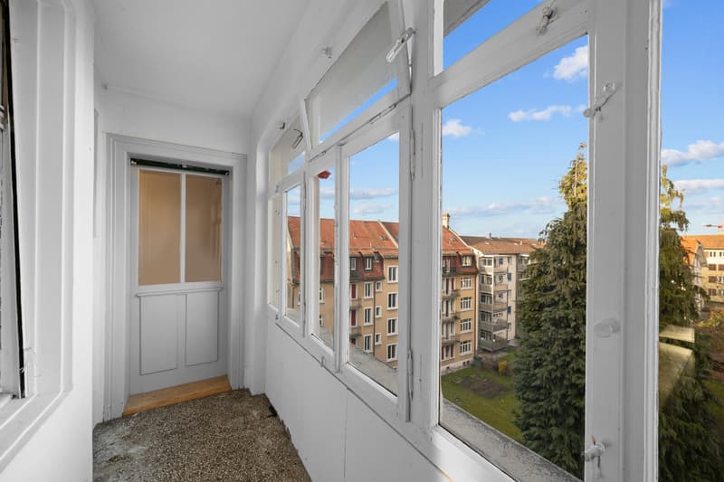 Sunny attic apartment with charming old-building flair (2)
