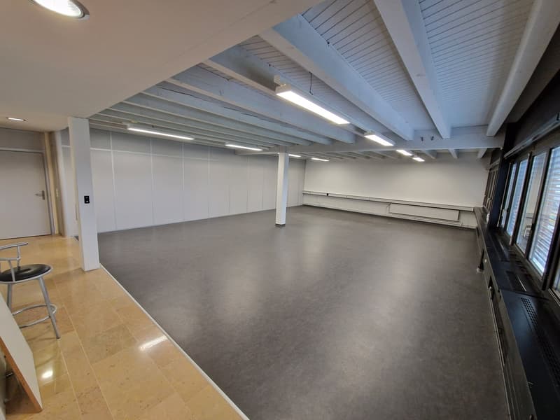 Locale commerciale di 130m2 nella zona industriale di Delémont (2)