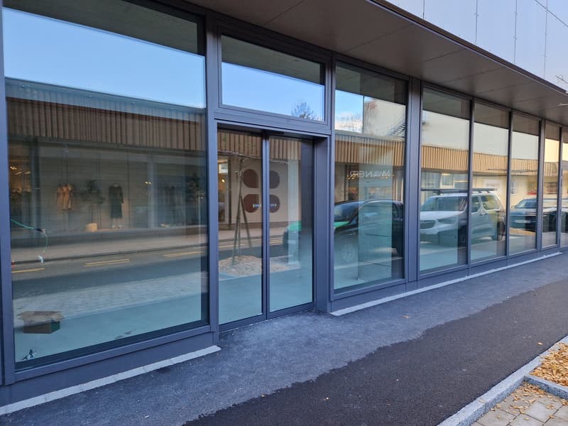Locale commerciale ideale a Delémont – 185 m², accessibile PMR, disponibile immediatamente (1)