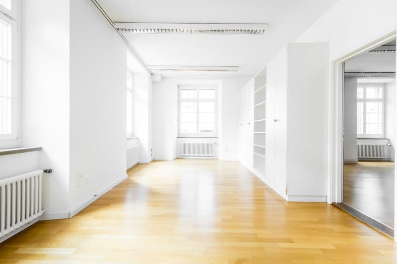 empty room, wooden floor, white walls, windows, radiators