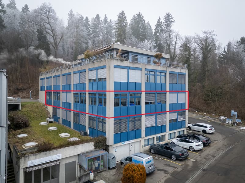 Versatile commercial spaces with administrative and storage areas (1)