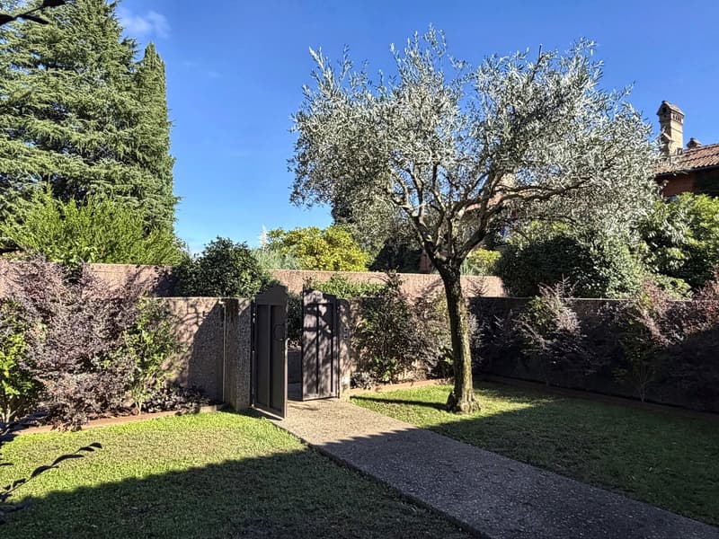 Splendida maisonette con giardino privato a due passi dal centro (13)