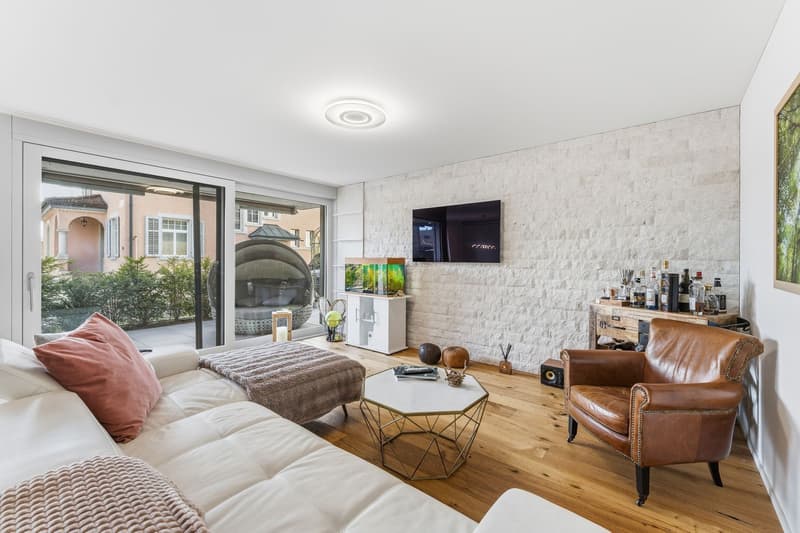 2.5-room garden apartment with large garden seating area in Eschenbach for sale (3)