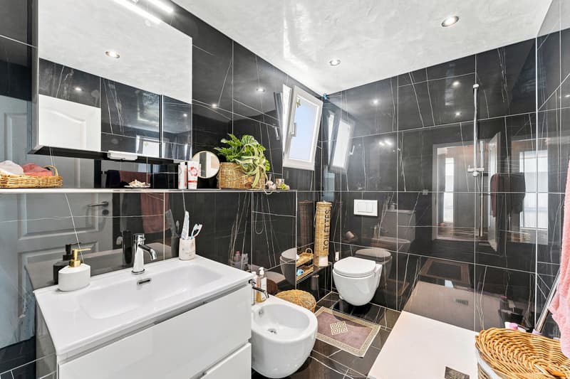 Maison mitoyenne de deux familles avec 2 appartements à vendre à Auw (9)