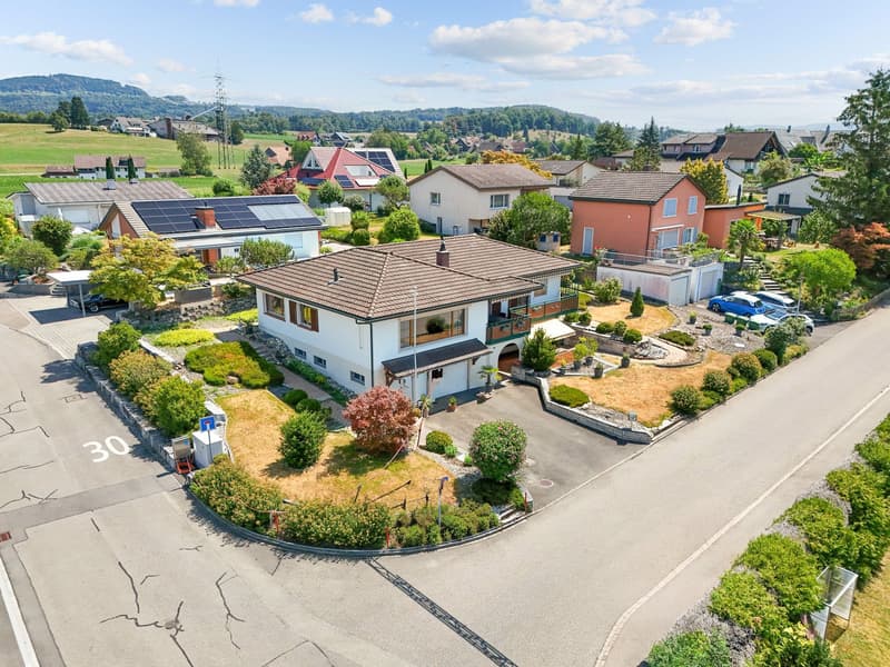 8.5-Zi.-Einfamilienhaus in Obfelden mit Aussicht & Einliegerwohnung potenzial (2)
