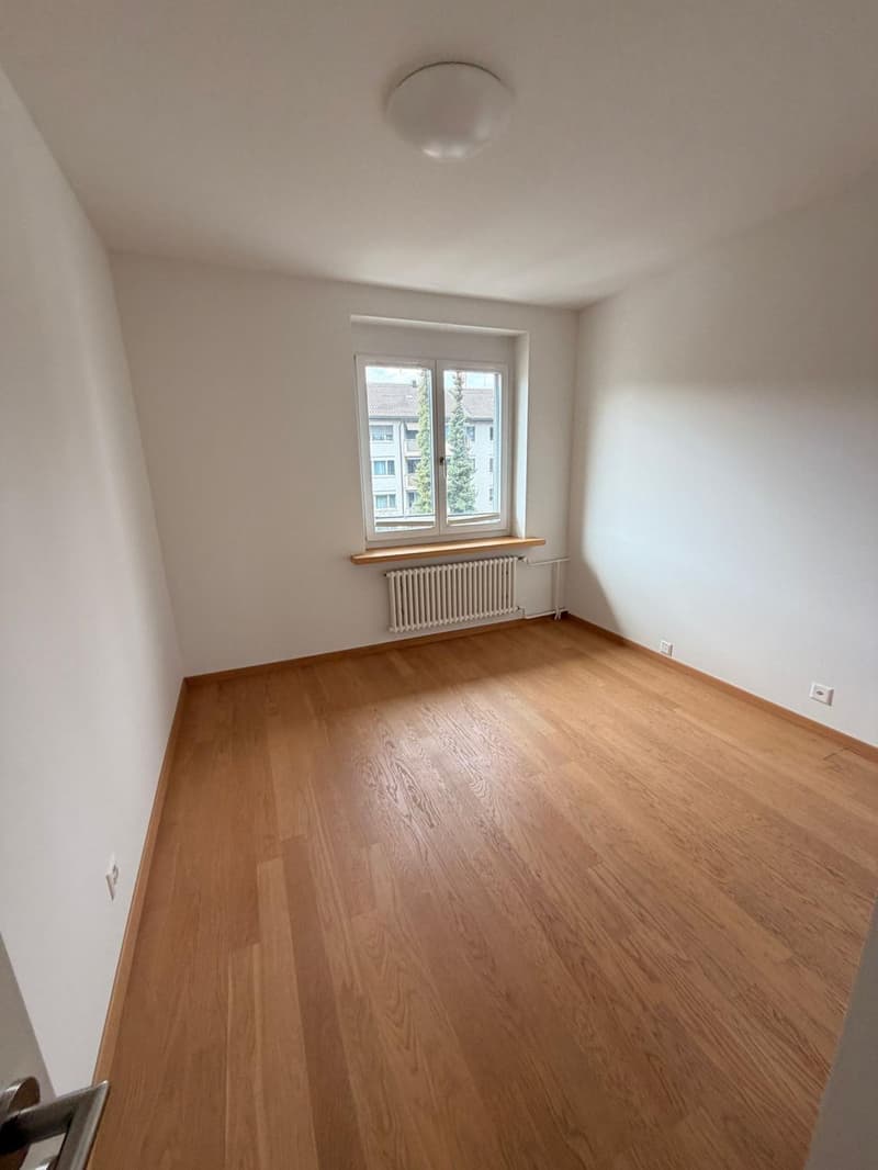 Büro mit Vorzimmer (27m2) an zentraler Lage in Zürich-Oerlikon (3)