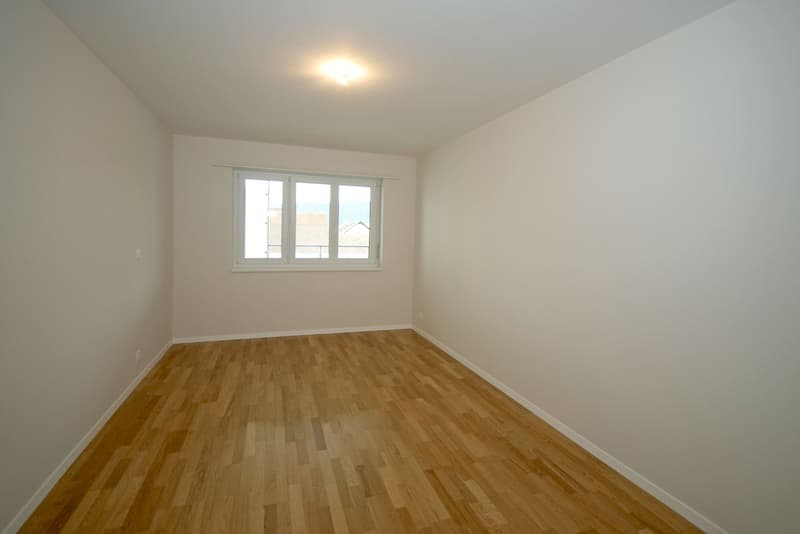 empty room, wooden floor, white walls, window