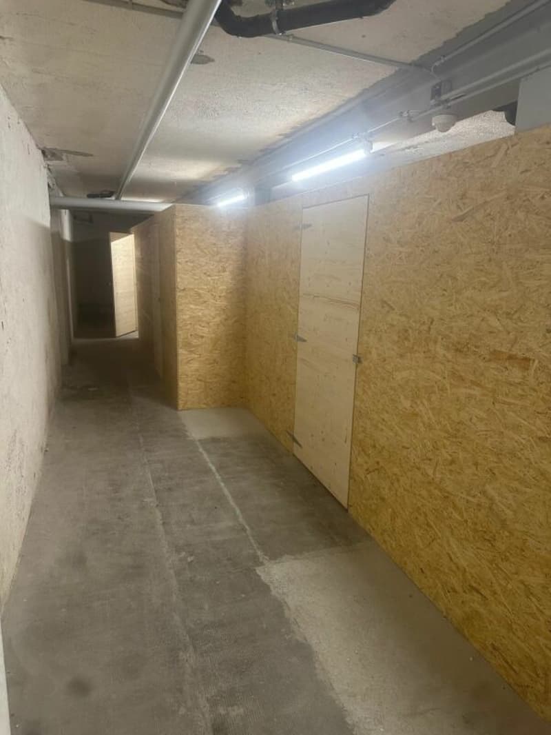 Spazi di stoccaggio da 15 a 25 m2 nel centro città di Delémont (3)
