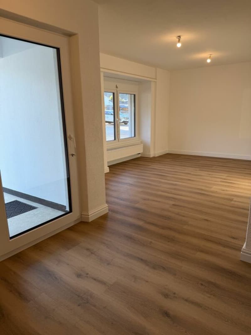Magnifique 2.5 pces au rez-de-chaussée rénové à neuf au centre de Glovelier (1)