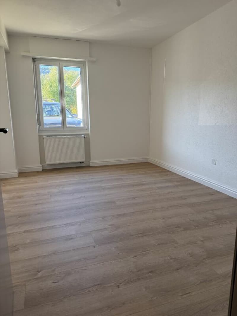 Magnifique 2.5 pces au rez-de-chaussée rénové à neuf au centre de Glovelier (7)