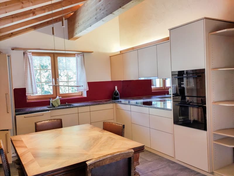 Charmantes 7-Zimmer-Mehrfamilienhaus in ruhiger Lage von Urmein (4)
