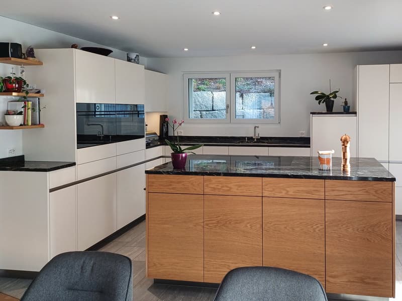 Moderne 4.5-Zimmer-Wohnung mit Bergblick in Rodels (2)